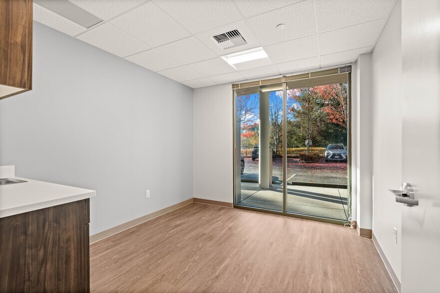 More Photos Of 275 SW 160th St, Burien Medical For Lease