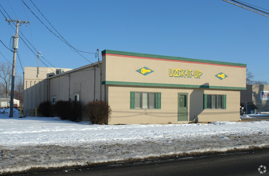 Primary Photo Of 3032 Airport Hwy, Toledo Self Storage For Lease
