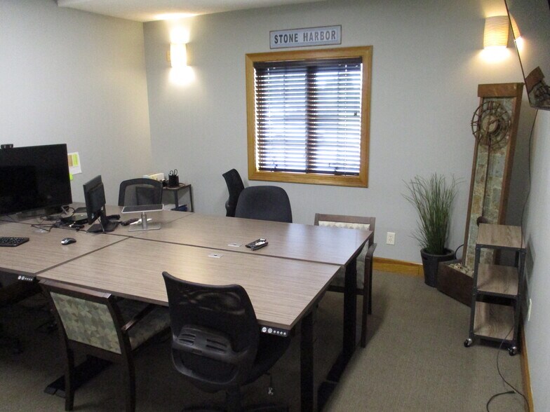 More Photos Of 660 Patrick Pl, Brownsburg Office For Sale