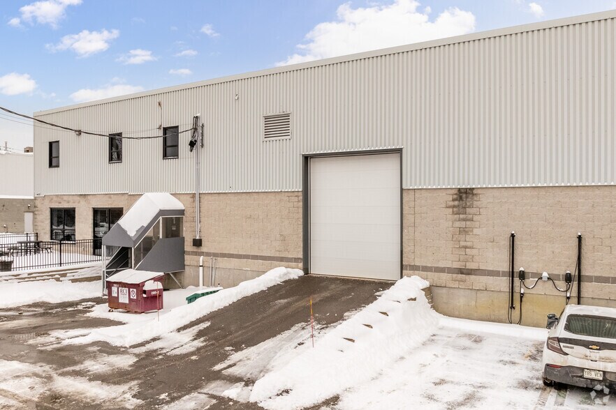 More Photos Of 2705 Rue Michelin, Laval Office For Sale