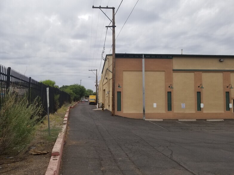 More Photos Of 186 N Grand Ave, Nogales Restaurant For Lease