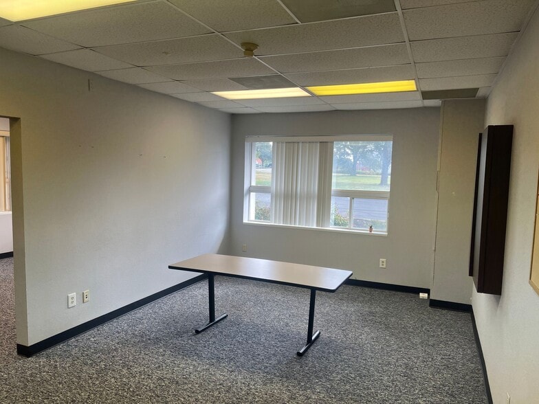 More Photos Of 12604A 3rd, Grandview Medical For Lease