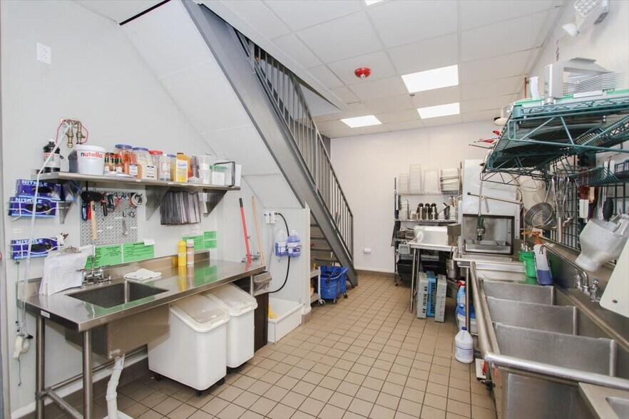 More Photos Of 720 E Rand Rd, Mount Prospect Fast Food For Sale