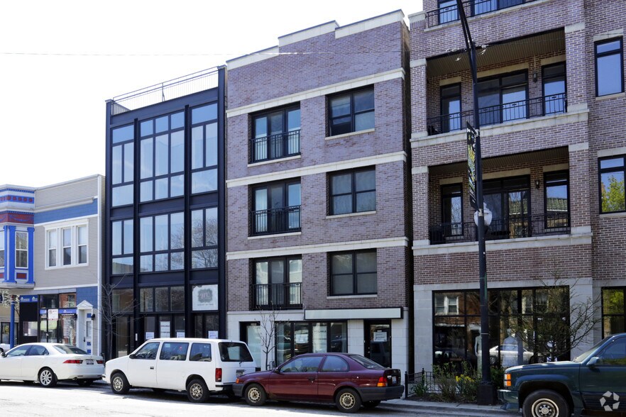 More Photos Of 2205 W Roscoe St, Chicago Storefront Retail Residential For Lease