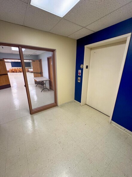 More Photos Of 2002 2nd St SW, Rochester Storefront Retail Office For Sale