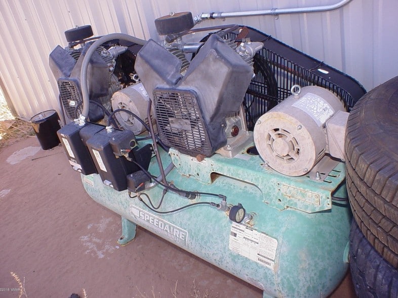 More Photos Of 405 W Vista Dr, Holbrook Service For Sale