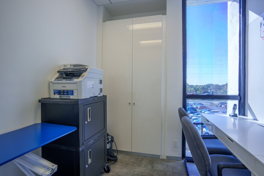 More Photos Of 2450 Hollywood Blvd, Hollywood Loft Creative Space For Sale