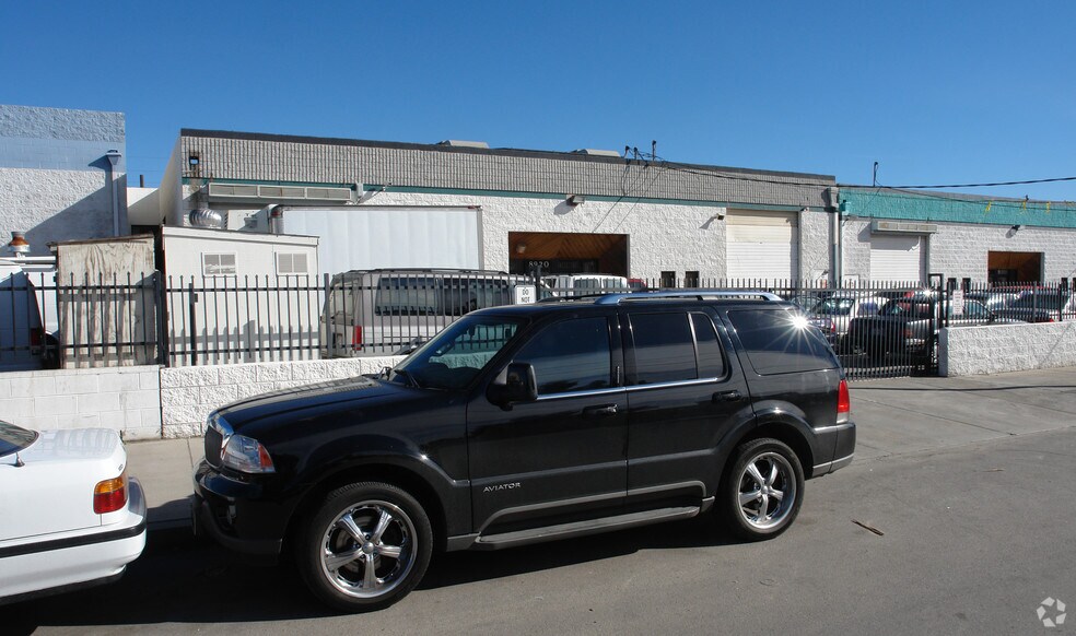 More Photos Of 8920 Norris Ave, Sun Valley Warehouse For Lease
