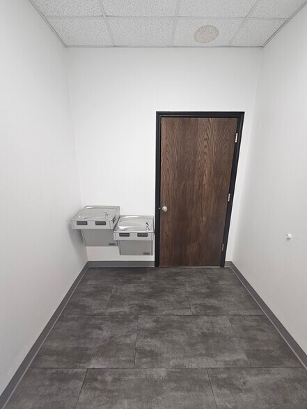 More Photos Of 2719 E Elms Rd, Killeen Warehouse For Lease