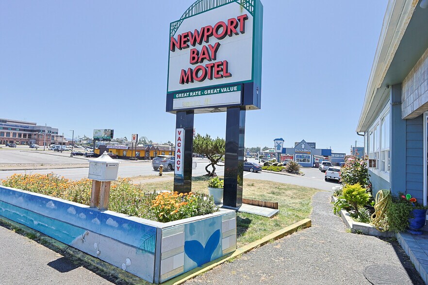 More Photos Of 754 SW Coast Hwy, Newport Hotel For Sale