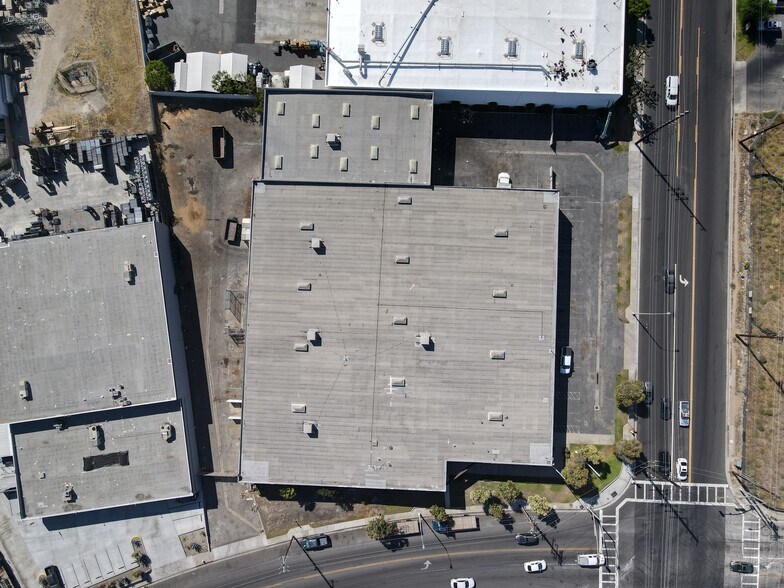 More Photos Of 10015 Greenleaf Ave, Santa Fe Springs Manufacturing For Lease