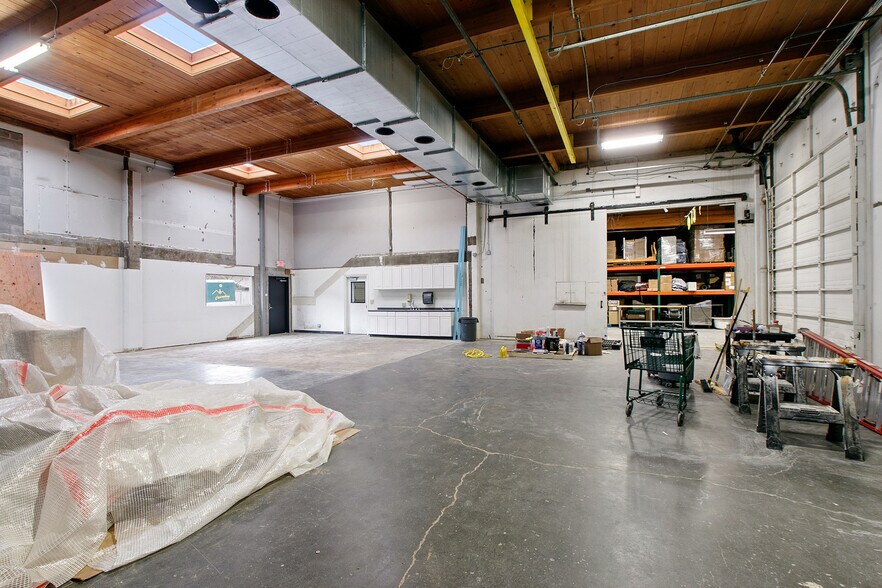More Photos Of 5805 SW Hood Ave, Portland Warehouse For Lease