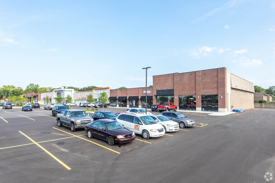 More Photos Of 2830-2880 W Maple Rd, Troy Unknown For Lease