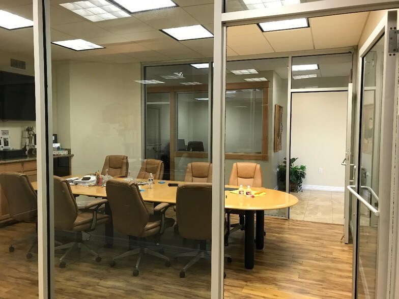 More Photos Of 7922-7930 Hillcroft St, Houston Office For Lease