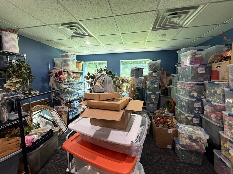 More Photos Of 516 Adams St, Mason Flex For Sale