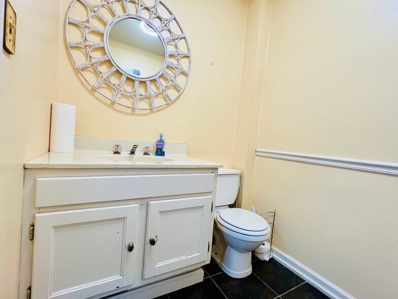 More Photos Of 414 Public Sq, Columbia Office For Sale