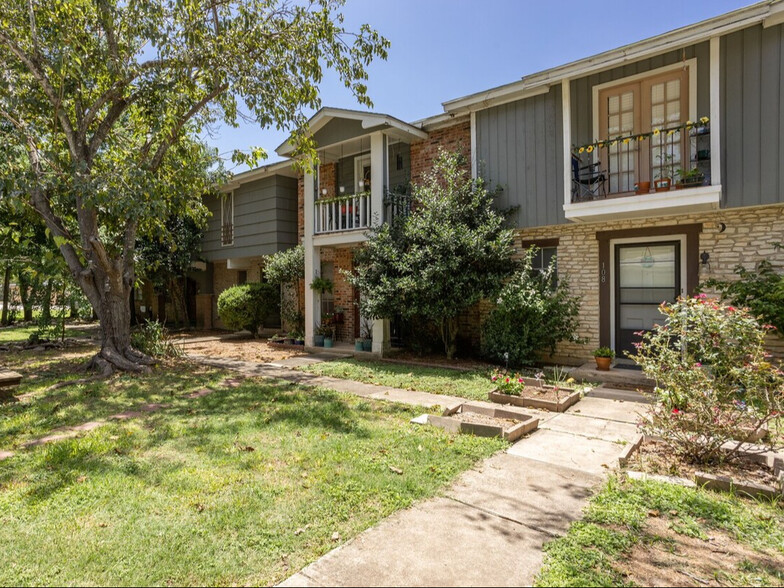 Primary Photo Of 311 E San Antonio Ave, Boerne Apartments For Sale