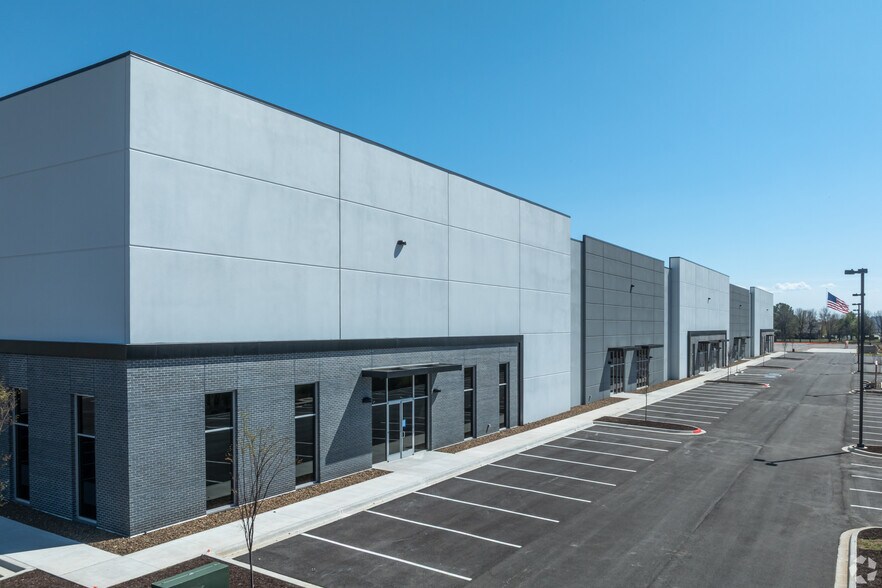 More Photos Of Oakwood & Dixieland Rd, Lowell Unknown For Lease