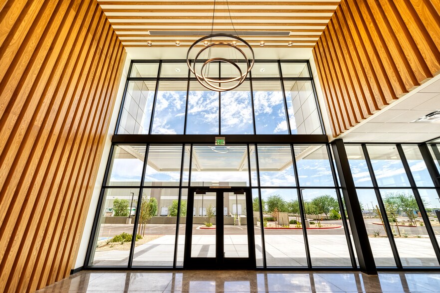 More Photos Of 13301 N 137th Ave, Surprise Distribution For Lease