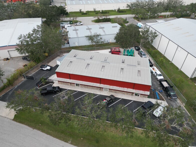 Primary Photo Of 6247-6251 Colan Pl, Sarasota Warehouse For Lease