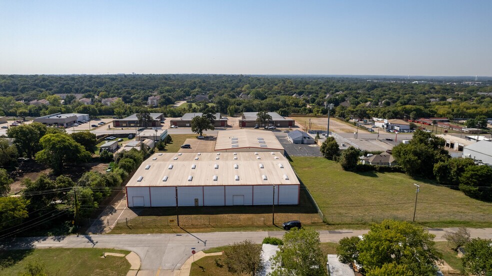 More Photos Of 1841 W Division St, Arlington Warehouse For Sale