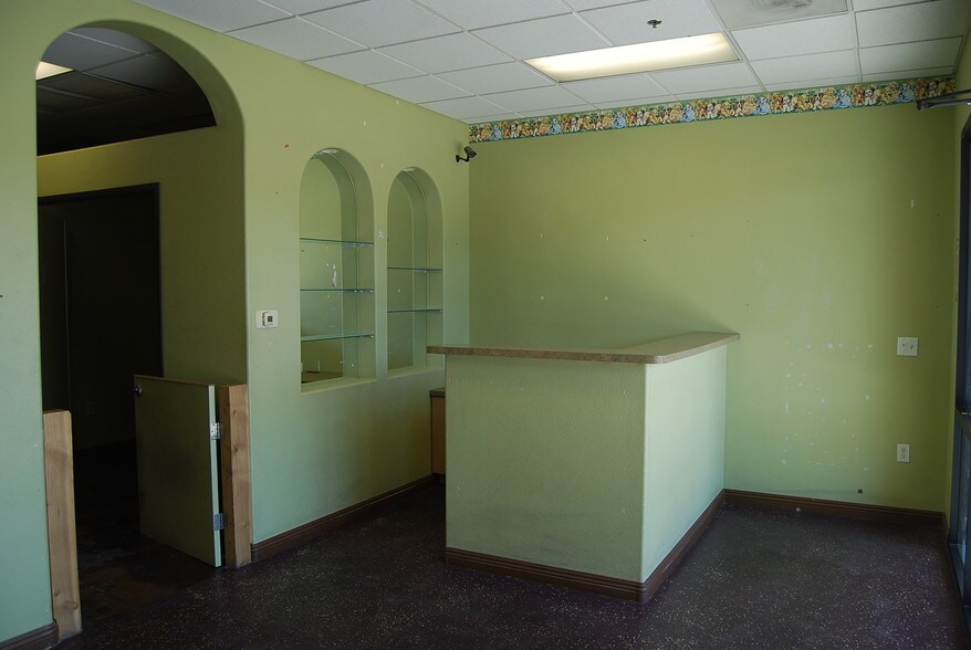 More Photos Of 270 E Horizon Dr, Henderson Storefront Retail Office For Lease