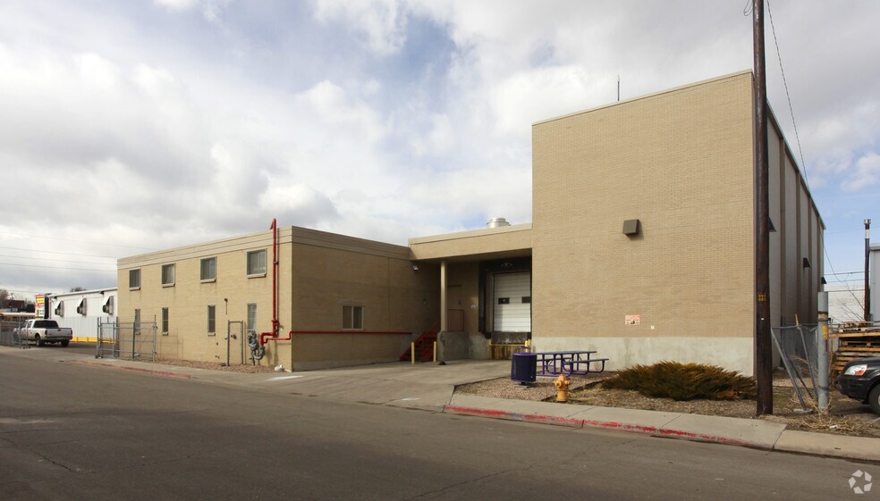 More Photos Of 2727 W Barberry Plz, Denver Warehouse For Sale