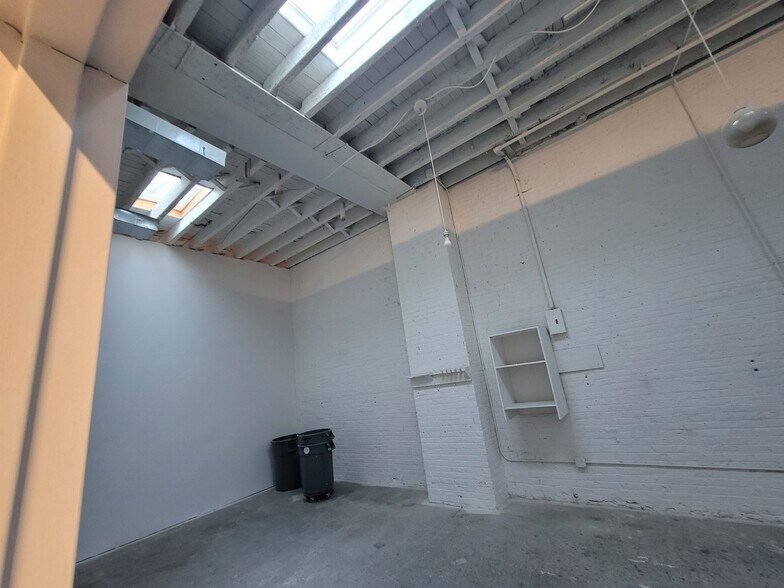 More Photos Of 272-280 Seigel St, Brooklyn General Retail For Lease