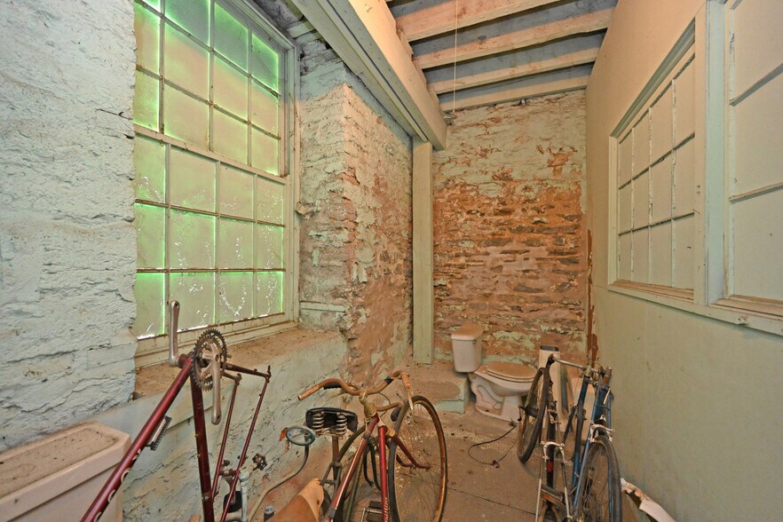 More Photos Of 2025 Dunlap St, Cincinnati Light Manufacturing For Sale