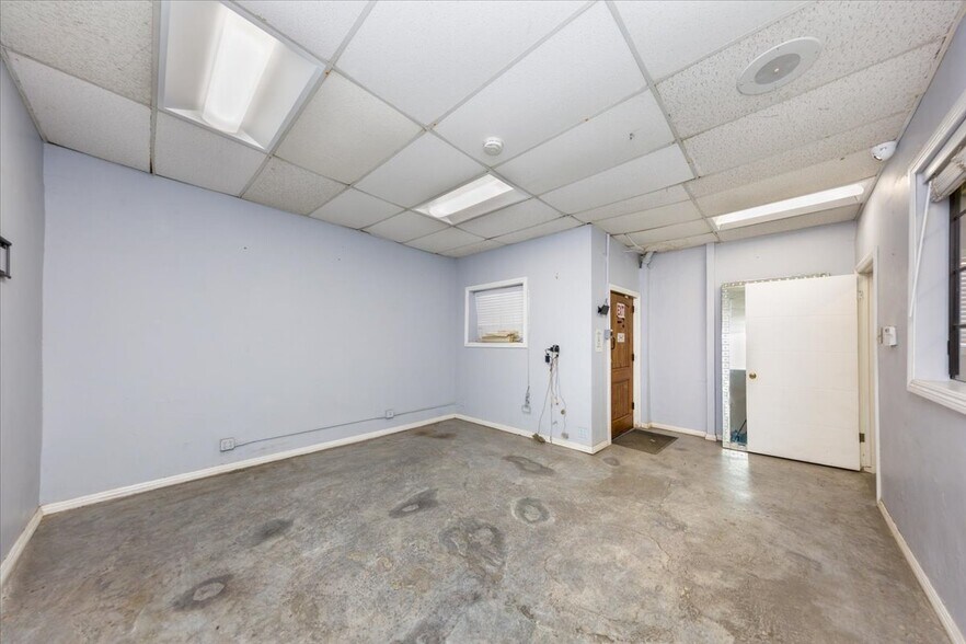More Photos Of 11924 Vose St, North Hollywood Warehouse For Lease