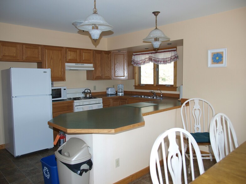 4 Maiden Basin Dr, Gardiner, MT 59030 Hospitality For Sale