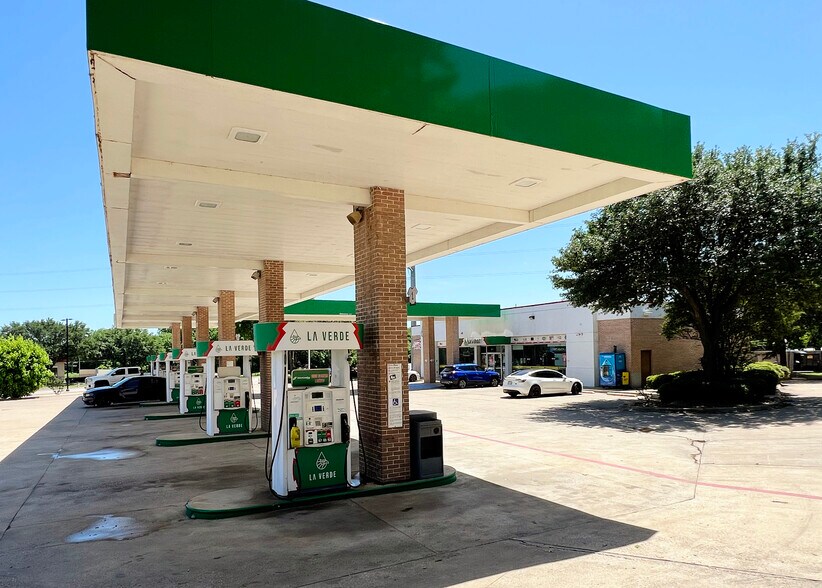 More Photos Of 2002 State Highway 66, Garland Service Station For Sale