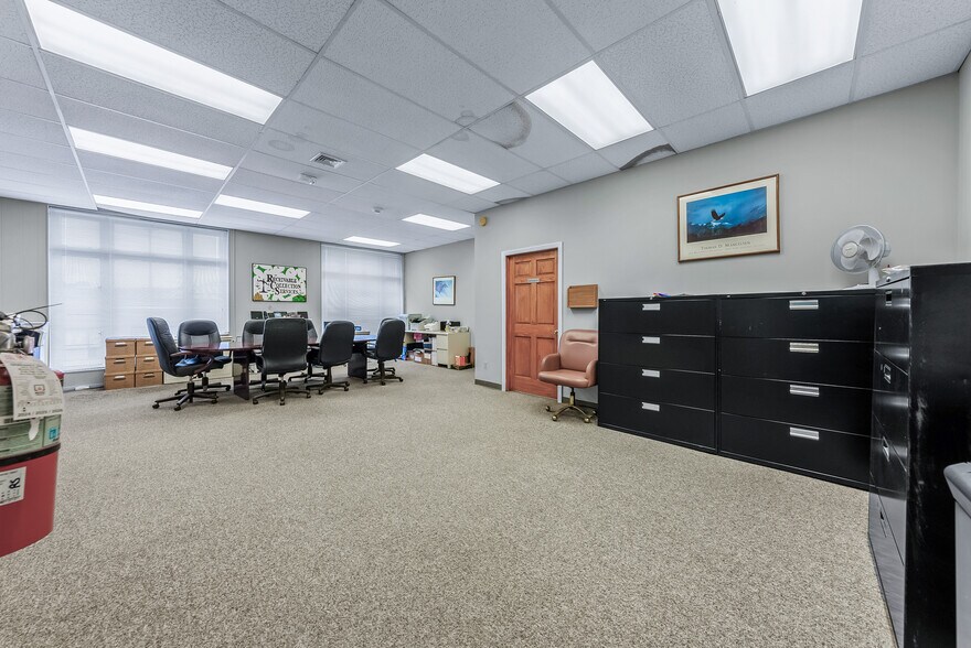 More Photos Of 166-170 Jericho Tpke, Floral Park Loft Creative Space For Lease