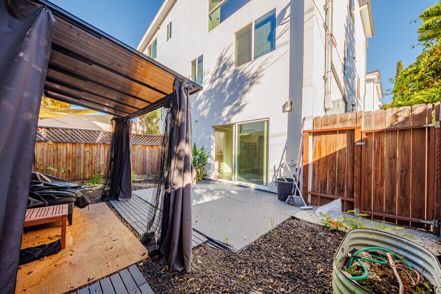 More Photos Of 1119 N Berendo St, Los Angeles Apartments For Sale
