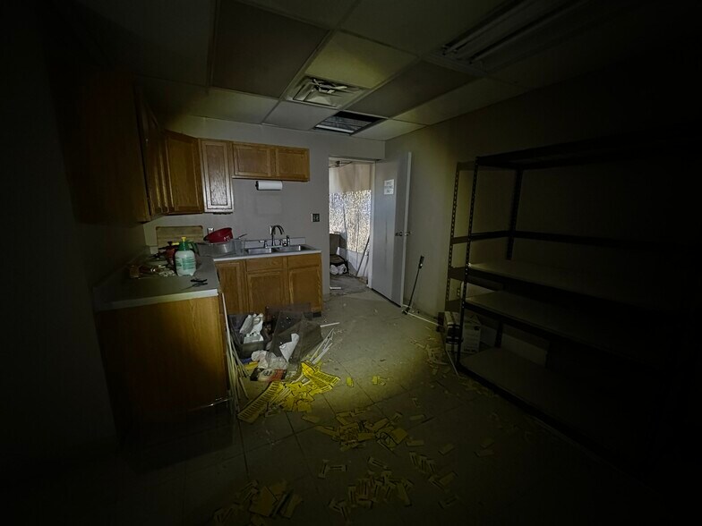 More Photos Of 611 Azalea Dr, Muskogee Warehouse For Sale