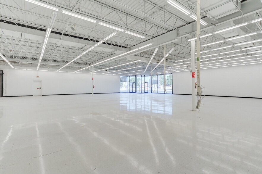 More Photos Of 5819 4th St, Lubbock Freestanding For Lease