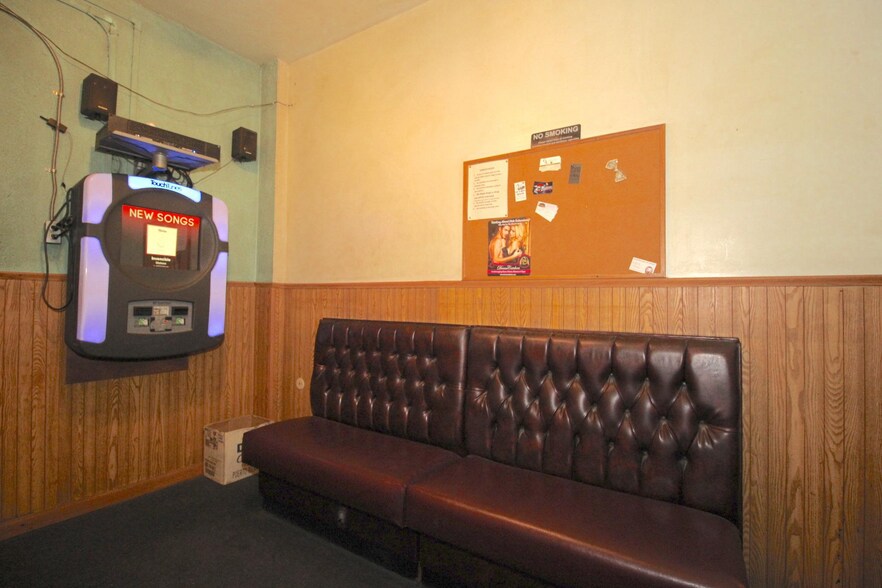 More Photos Of 1916-1920 S Christopher Columbus Blvd, Philadelphia Bar For Sale