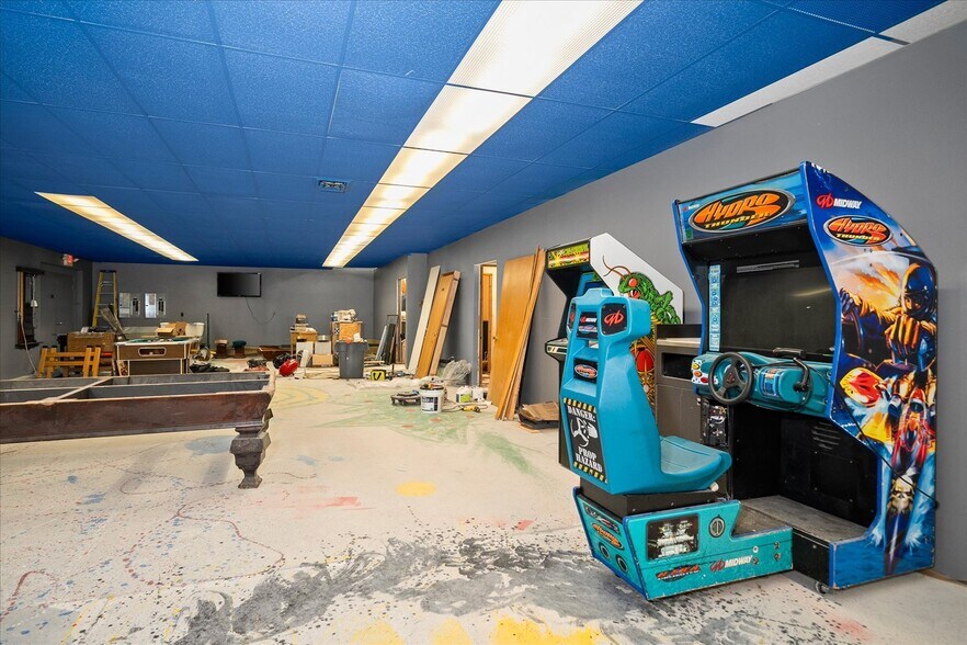 More Photos Of 120-124 E Crawford St, Deer Park Freestanding For Sale