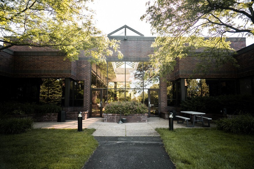 More Photos Of 12400 Portland Ave, Burnsville Office Residential For Lease