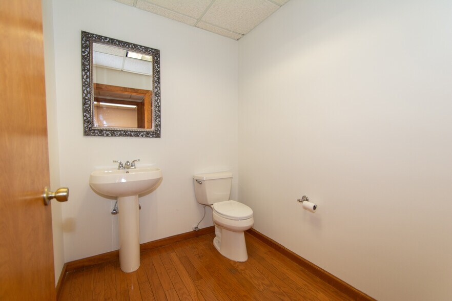 More Photos Of 300 E New Haven Ave, Melbourne Office For Sale