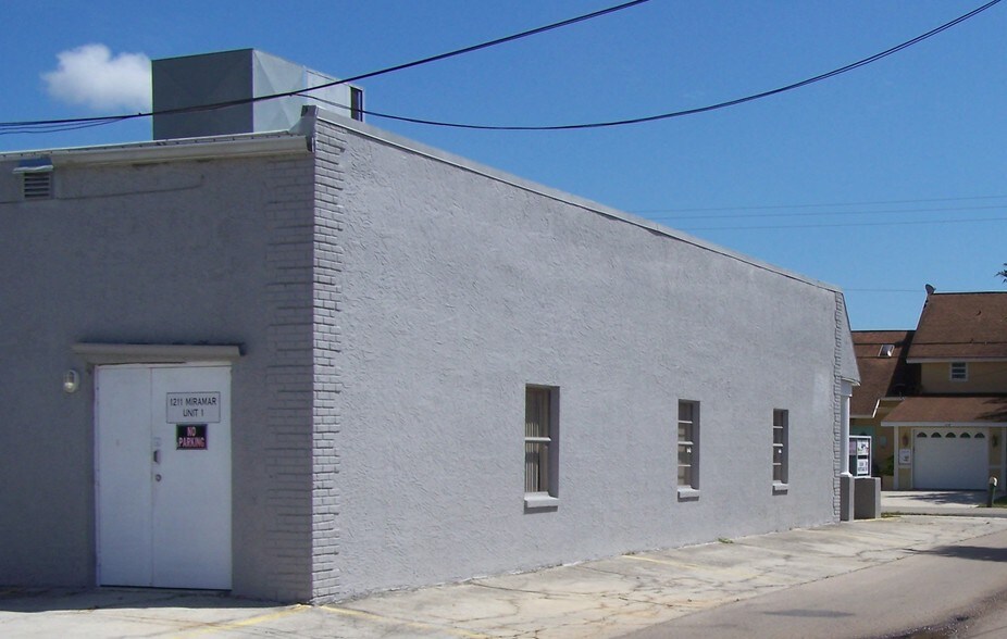 More Photos Of 1211 Miramar St, Cape Coral Office For Sale