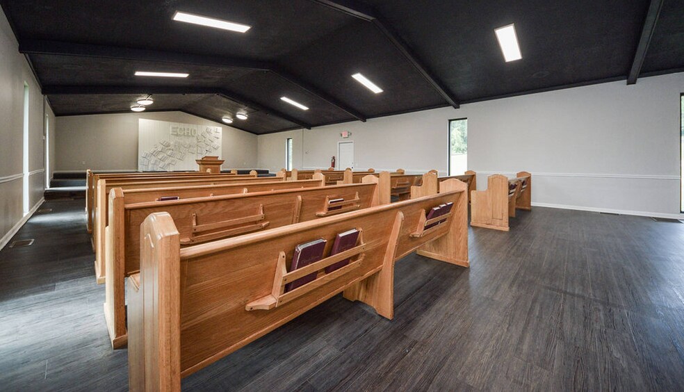More Photos Of 401 Richardson St, Etowah Religious Facility For Sale