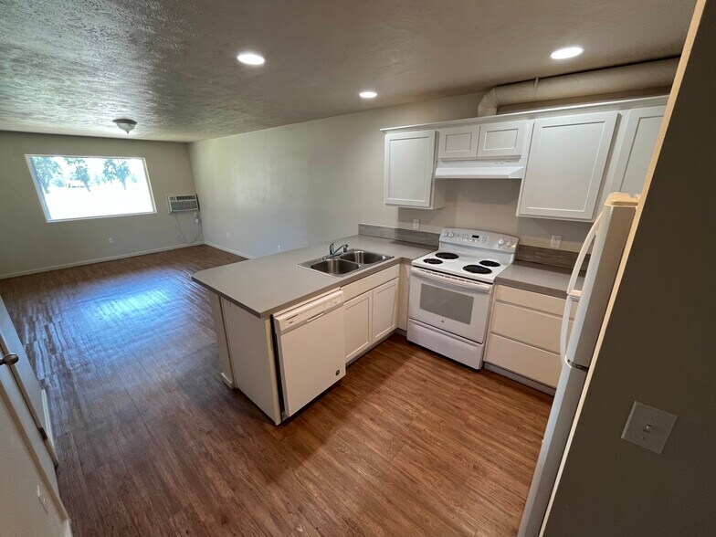 More Photos Of 308-318 W 3rd St, Cheney Apartments For Sale