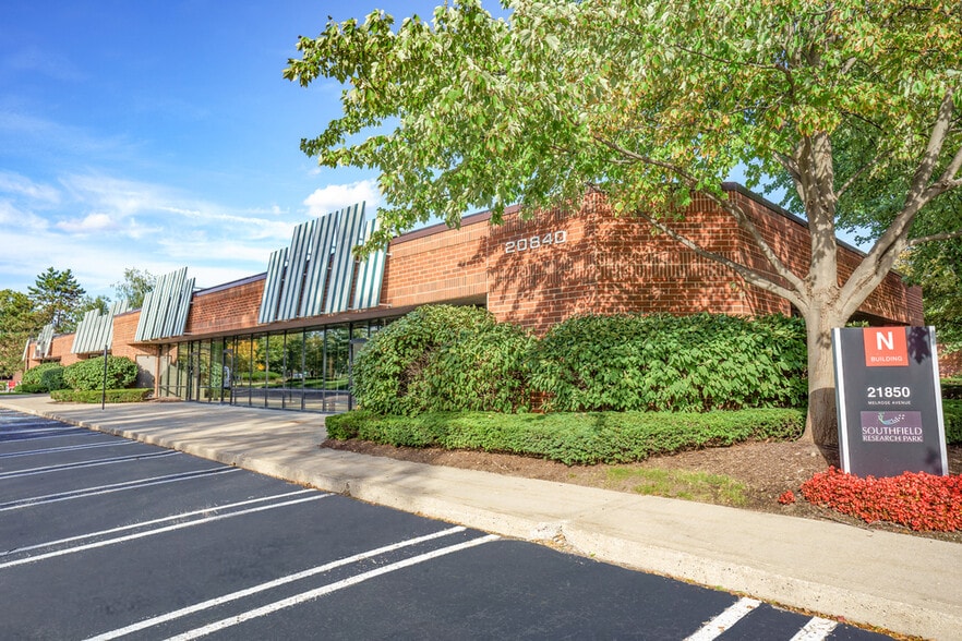 More Photos Of 21455 Melrose Ave, Southfield Unknown For Lease