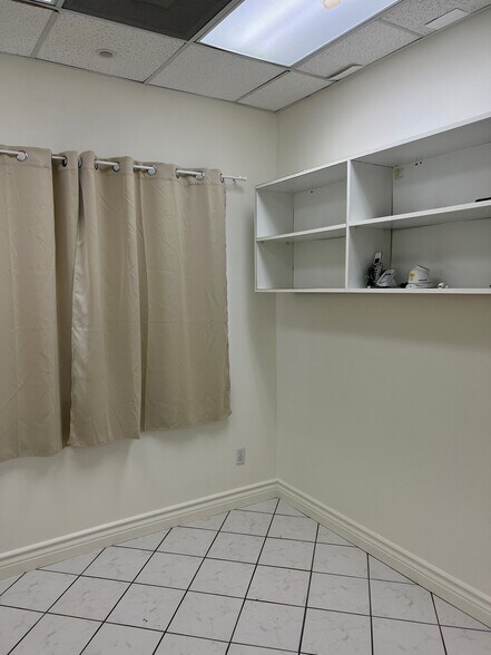 More Photos Of 22119 Sherman Way, Canoga Park Office For Lease