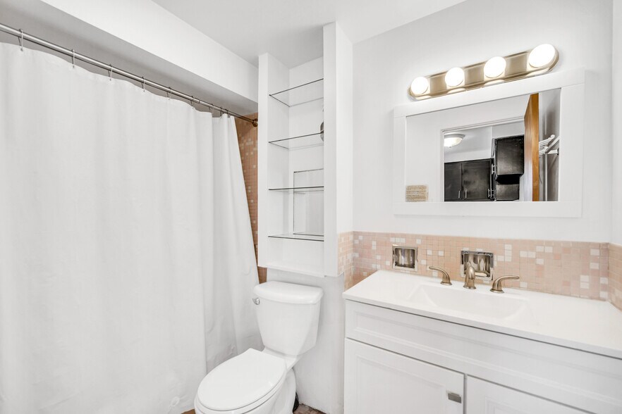 More Photos Of 1859 E 87th St, Chicago Storefront Retail Office For Sale