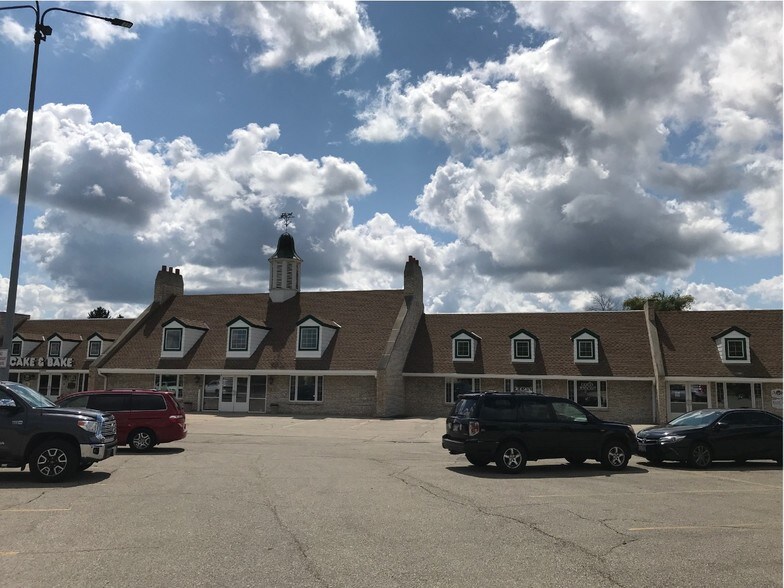 More Photos Of W173N9170 Saint Francis Dr, Menomonee Falls General Retail For Sale