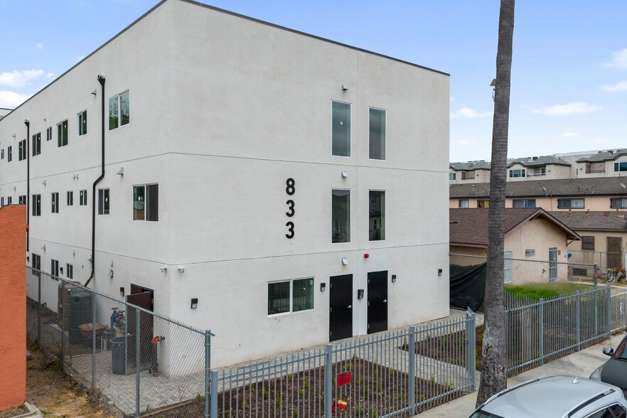 More Photos Of 833 W 84th St, Los Angeles Apartments For Sale