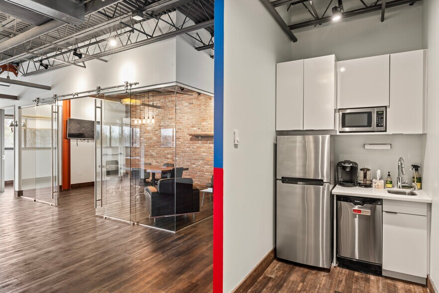 More Photos Of 21495 Ridgetop Cir, Sterling Medical For Lease