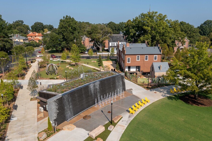 More Photos Of 115 S Jackson St, Salisbury Restaurant For Lease